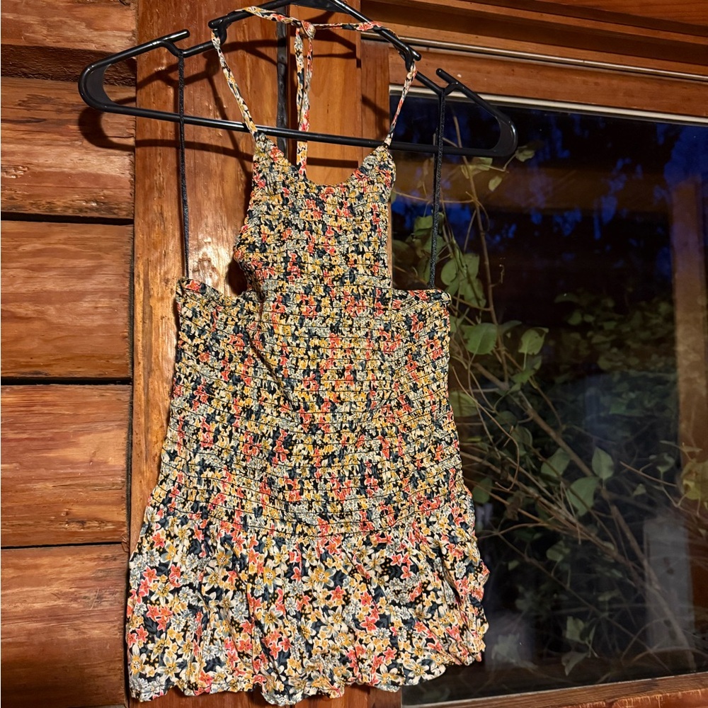 NWT women’s halter crop top size medium